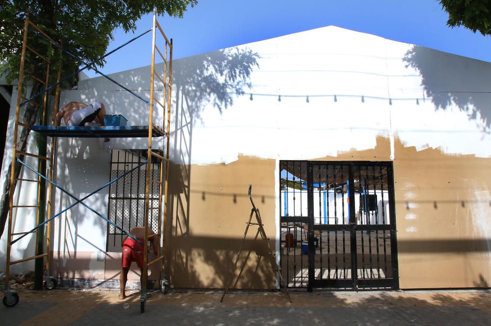 Comienzan los preparativos y el montaje de la portada y las casetas de cara a la semana de fiesta del 12 al 21 de agosto