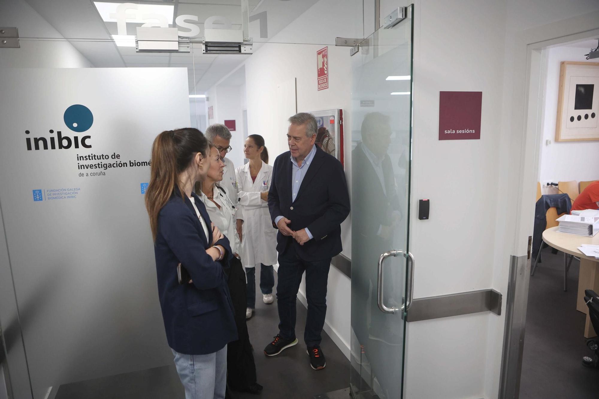 El conselleiro de Sanidade visita el Instituto de Investigación Biomédica de A Coruña