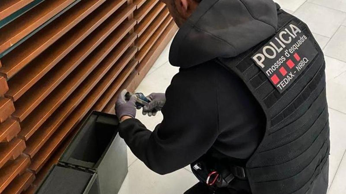 Una veïna de Barcelona troba una granada en un calaix de casa seva