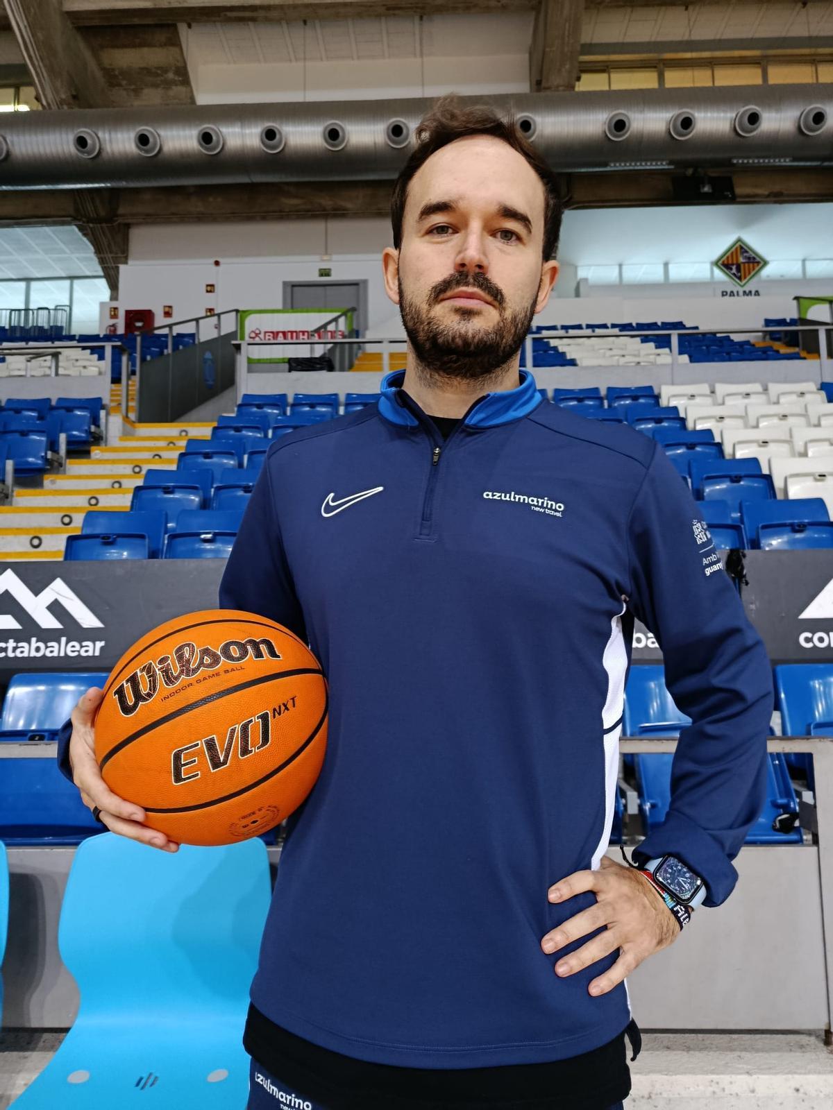 Alberto Antuña confía en que este sea el año del ascenso del Azulmarino.