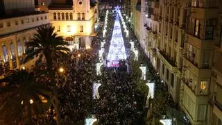 Alicante enciende su Navidad más solemne