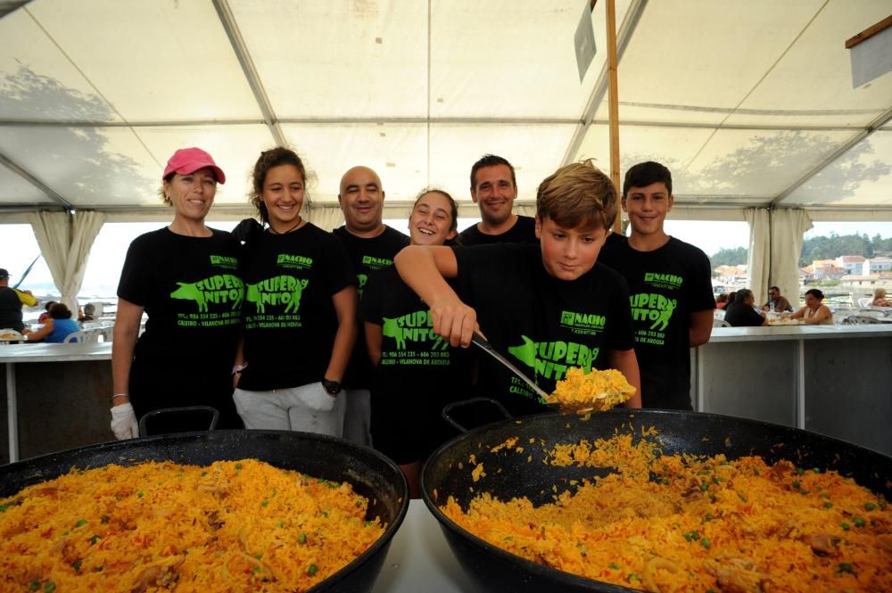 El pulpo en todas sus variedades toma el paseo marítimo de A Illa - El Club de Piragüismo organiza el último evento gastronómico del verano para conseguir financiación para la presente temporada