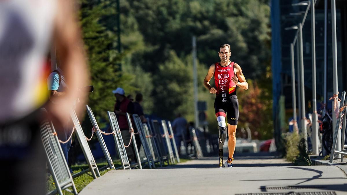 Dani Molina se catapulta en París como el Rey Midas del triatlón