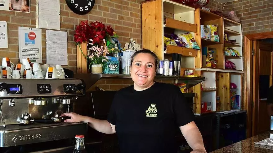 Vídeo | El bar de Oliva de Plasencia que vive al ritmo de los peregrinos con una mujer al frente