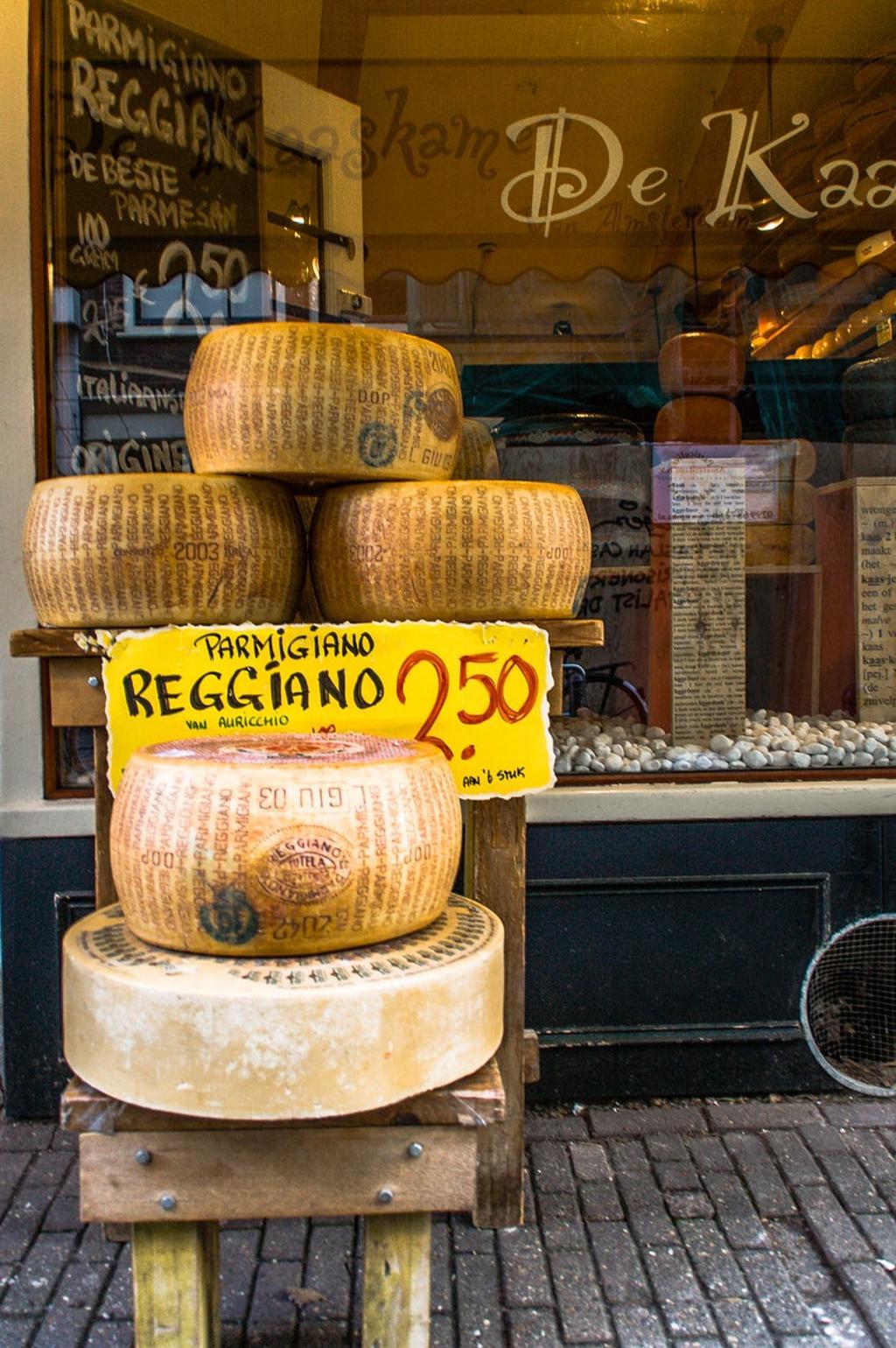 Parmigiano Reggiano, Bolonia
