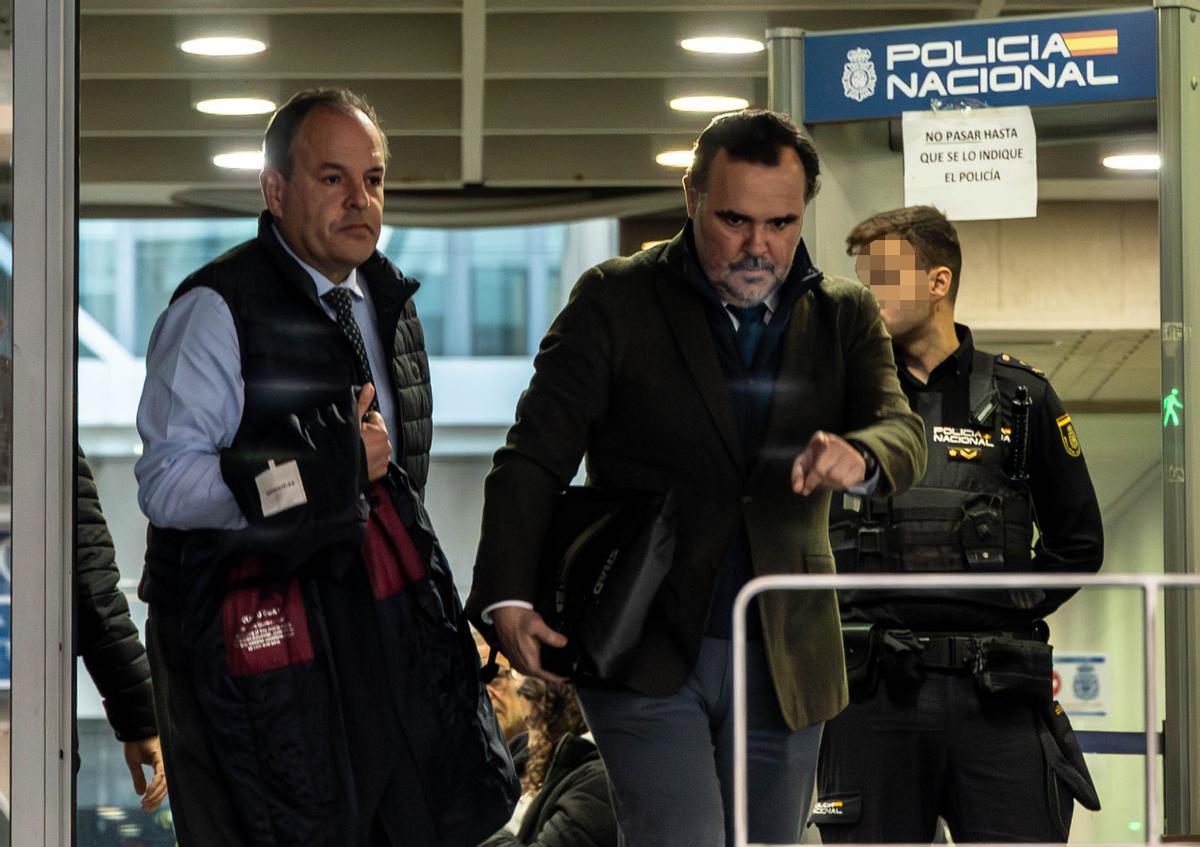 Carlos Baño a su salida de Comisaría.