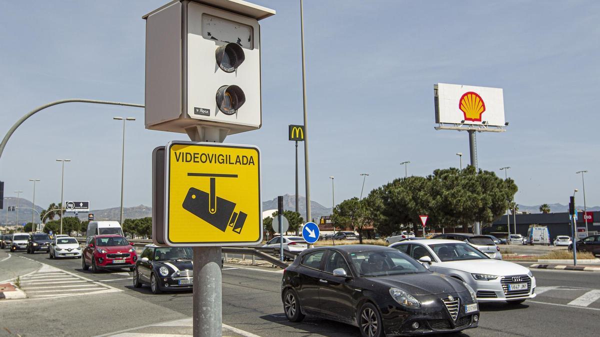 Uno de los radares que te puedes encontrar en las carreteras de la provincia de Alicante.