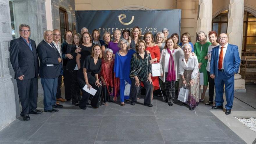 El Colegio de Enfermería de Las Palmas homenajea a sus colegiados de oro