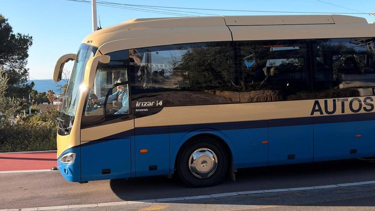 El Ayuntamiento de Alcalà pone en marcha un nuevo servicio de transporte urbano de viajeros para mejorar la conexión de autobús en el núcleo urbano de Alcossebre.