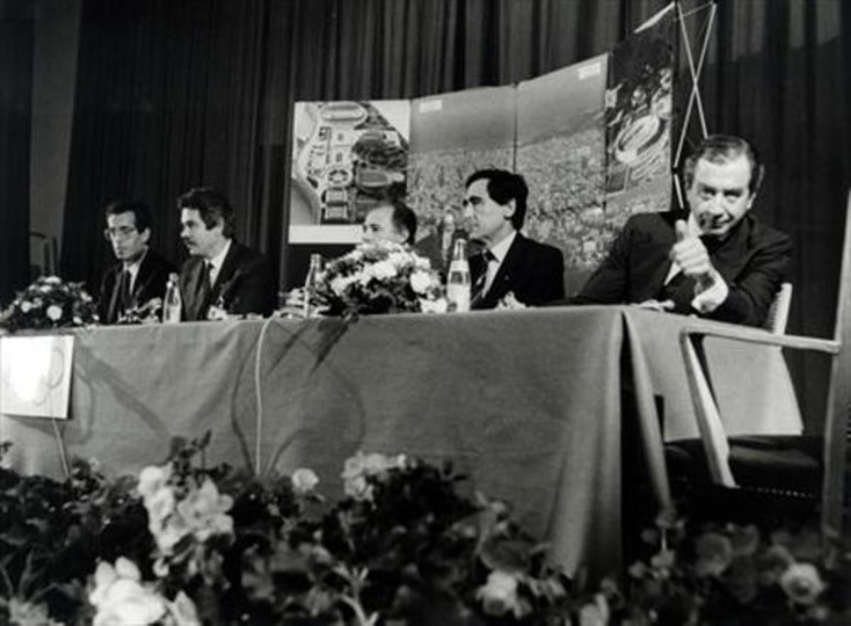 Rodés, primer per la dreta, amb una delegació de Barcelona-92 a Lausana, amb Romà Cuyàs, Pasqual Maragall, Alfons de Borbó i Carles Ferrer Salat, l’octubre del 1986. 