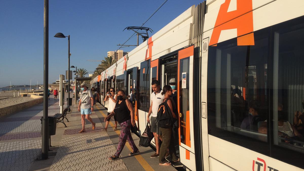 La Generalitat distribuye el Abono Temporal Joven Gratuito entre los