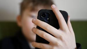 "Les xarxes fan nens infeliços"