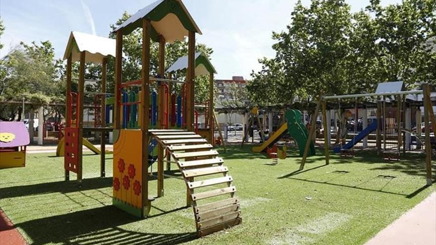 El Parque de las Minas estrena su espacio infantil tras una reforma