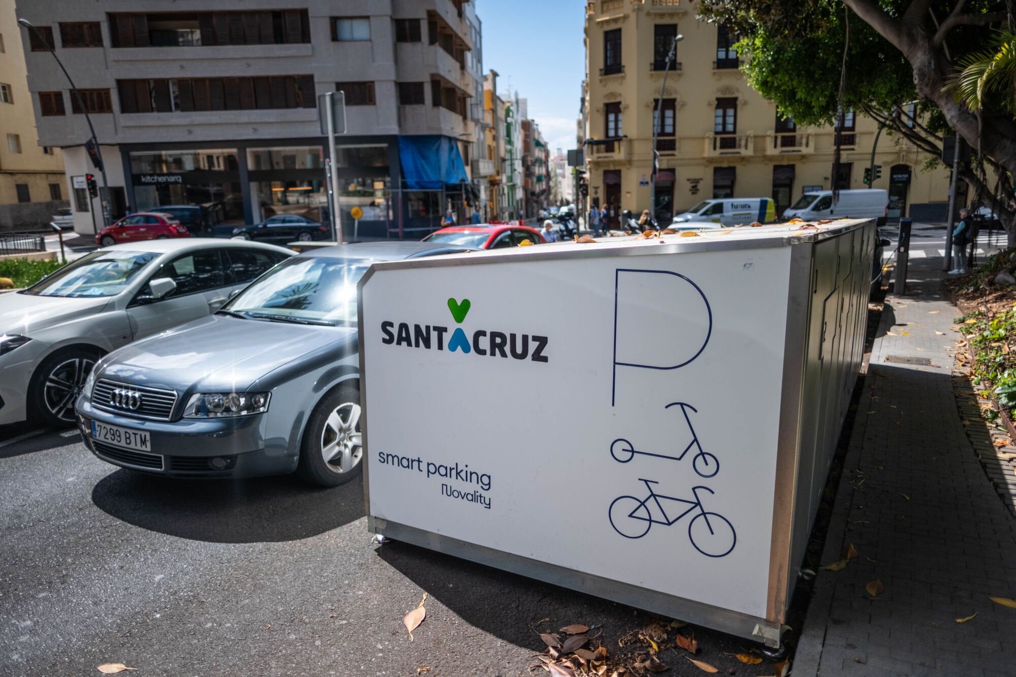 Nuevos aparcamientos para bicis y patinetes en Santa Cruz