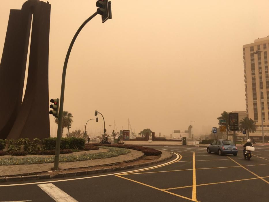 La calima tapona el cielo de Canarias