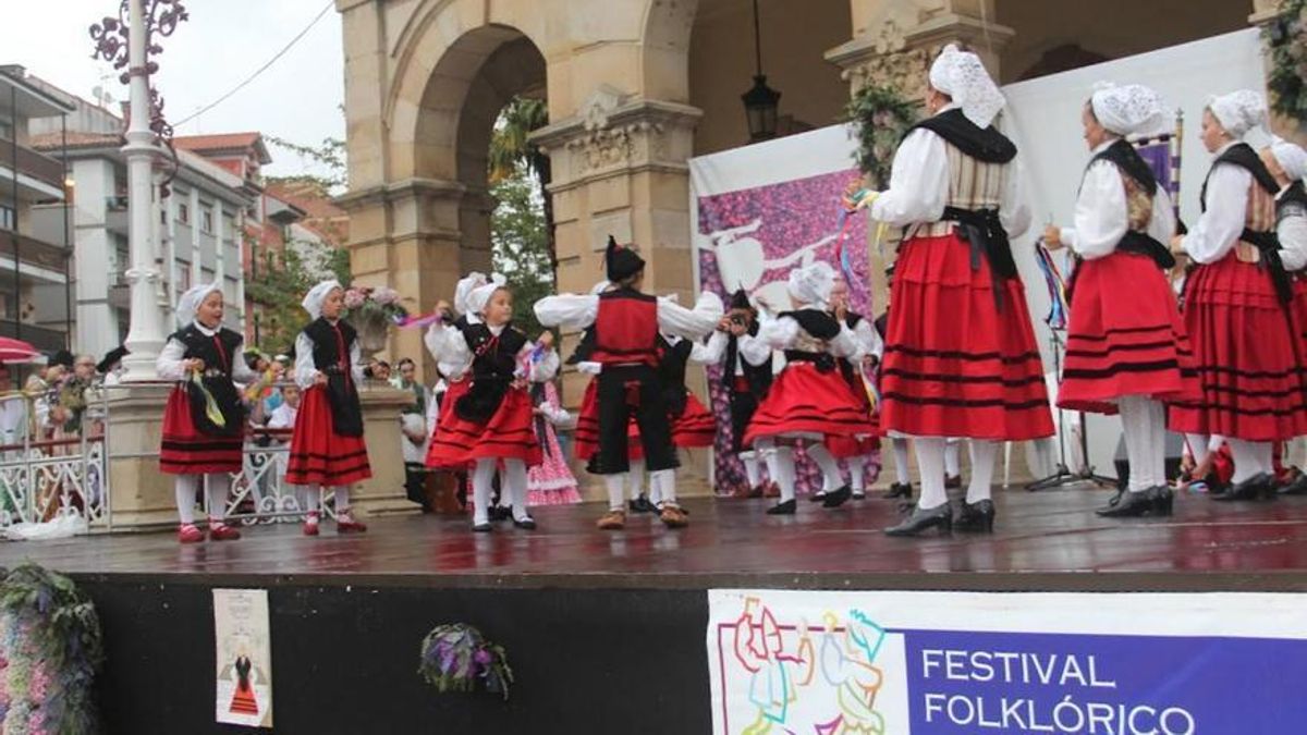 Una edición anterior del Festival Folklórico de Vaillaviciosa.