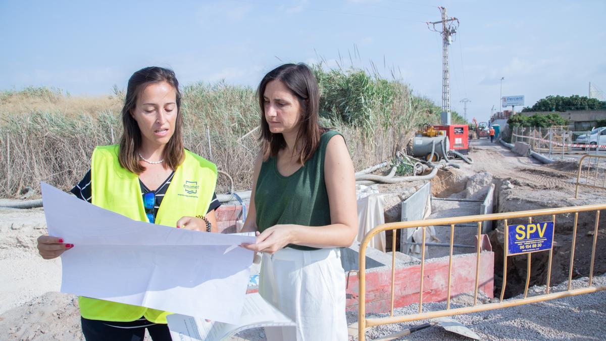 Elisa Valía, presidenta de la EMSHI, y Yolanda Miró Pascual, jefa de obra.