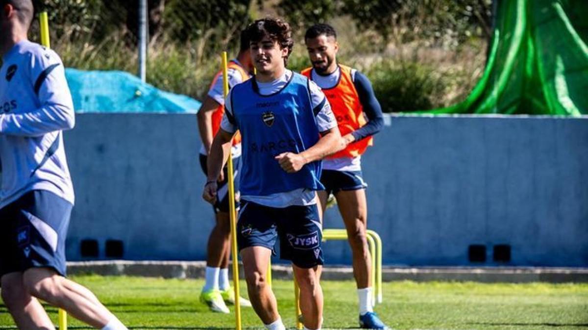 Carlos Álvarez entrenando