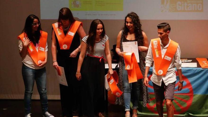 Graduación de un grupo de alumnos de Asturias y Cantabria, ayer, en el Valey.