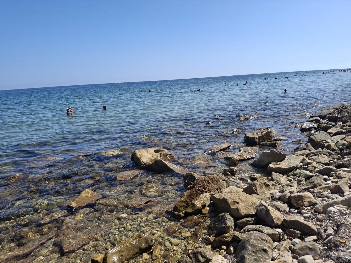 Zambullirse en una playa en ruinas en Dénia (imágenes) Zambullirse en una playa en ruinas en Dénia (imágenes)