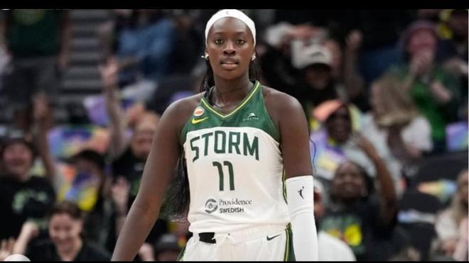 Awa Fam brilla a nivel individual pero acumula derrotas con Seattle Storm