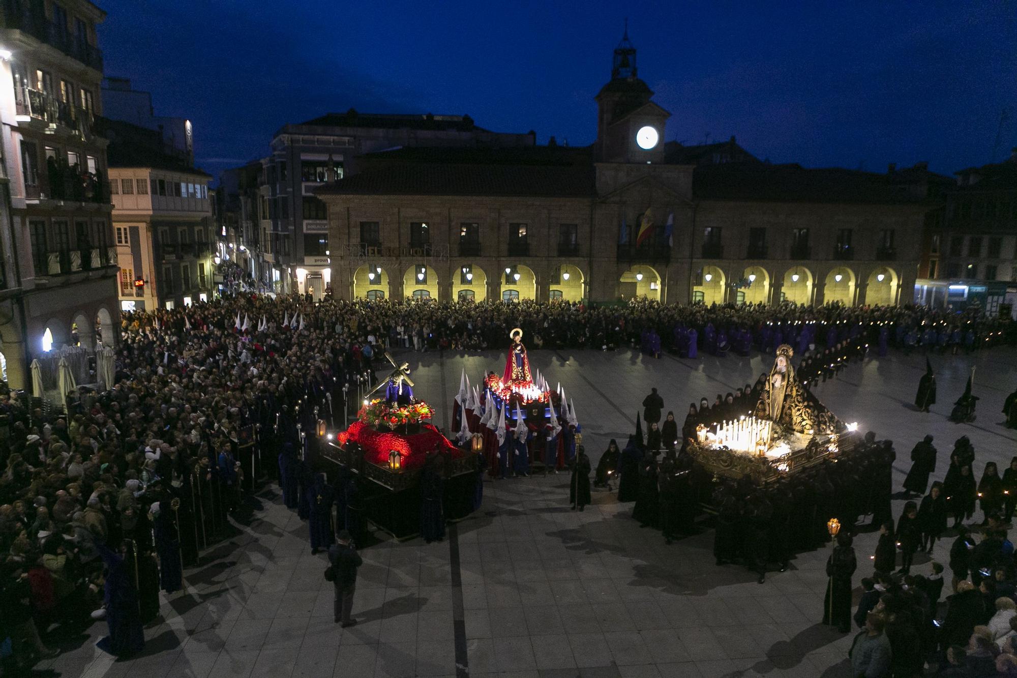 EN IMÁGENES: Así fue la procesión del Encuentro en Avilés