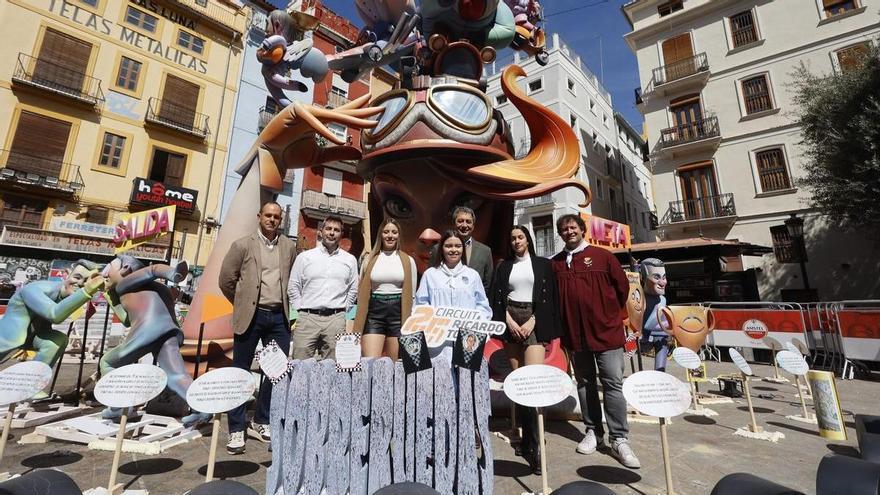 Marta García y Nerea Martí, en la plantà de la Falla del 25 aniversario del Circuit