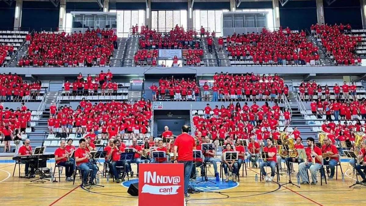 El Pabellón Ciutat de Castelló se llena de música con los más de 4.000 asistentes al concierto “Innovacant”