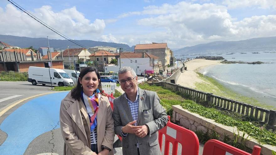 Costas promete un estudio para mitigar desde el mar el impacto del oleaje en O Con y el Concello de Moaña redactará el proyecto que solucione el hundimiento