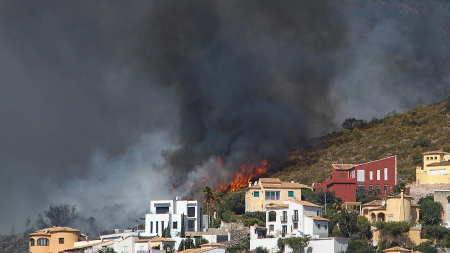 El incendio de la Vall d&#039;Ebo obliga a desalojar Tollos, Fageca y Famorca