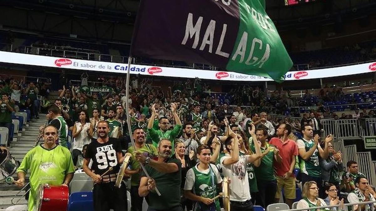 Los bares vuelven a abrir en el Carpena.