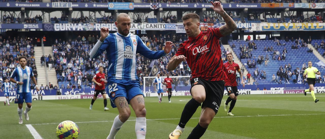 Aleix Vidal, presionado por Nastasic