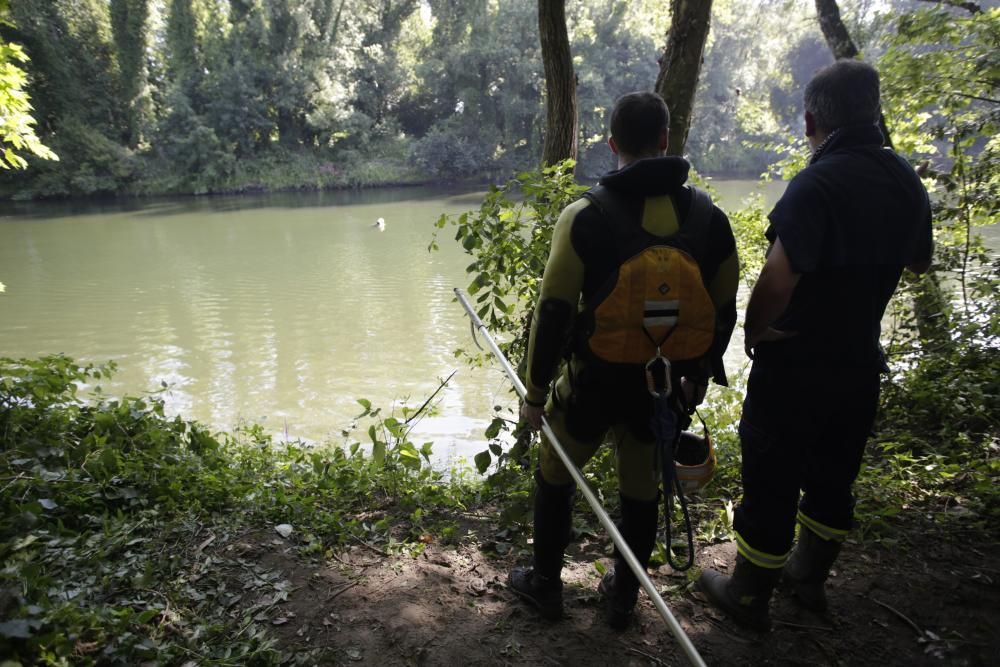 Operativo para rescatar el cadáver del dominicano desaparecido en el Nalón