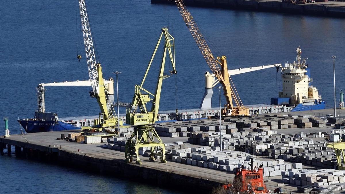 El mercante 'HC Eva Marie', atracado en el puerto de Vigo.