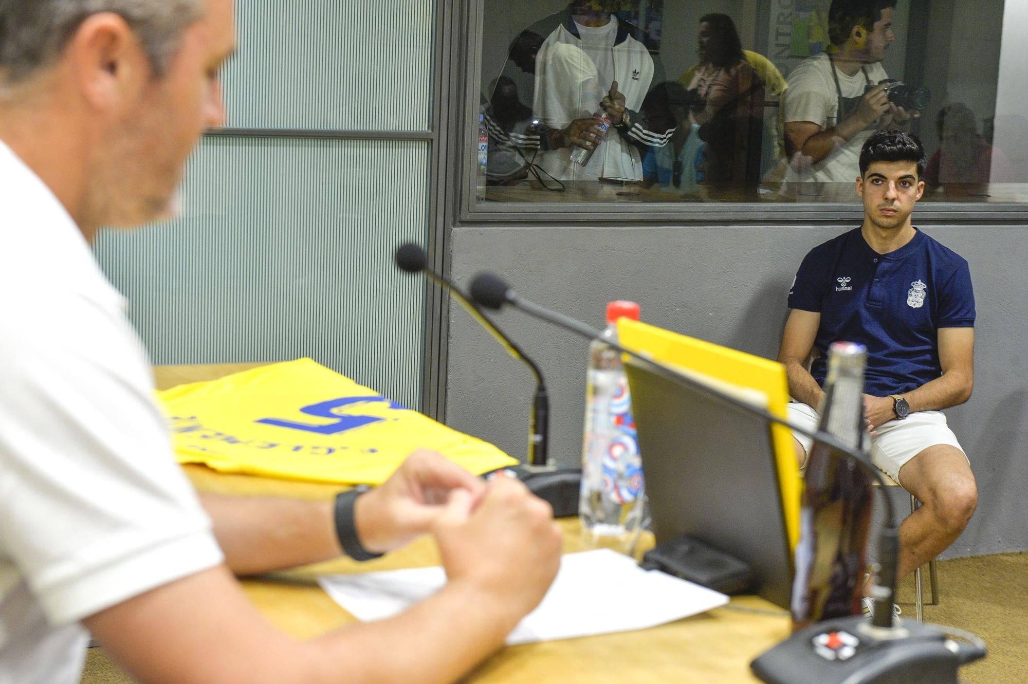 Presentación de Clemente como nuevo jugador de la UD Las Palmas