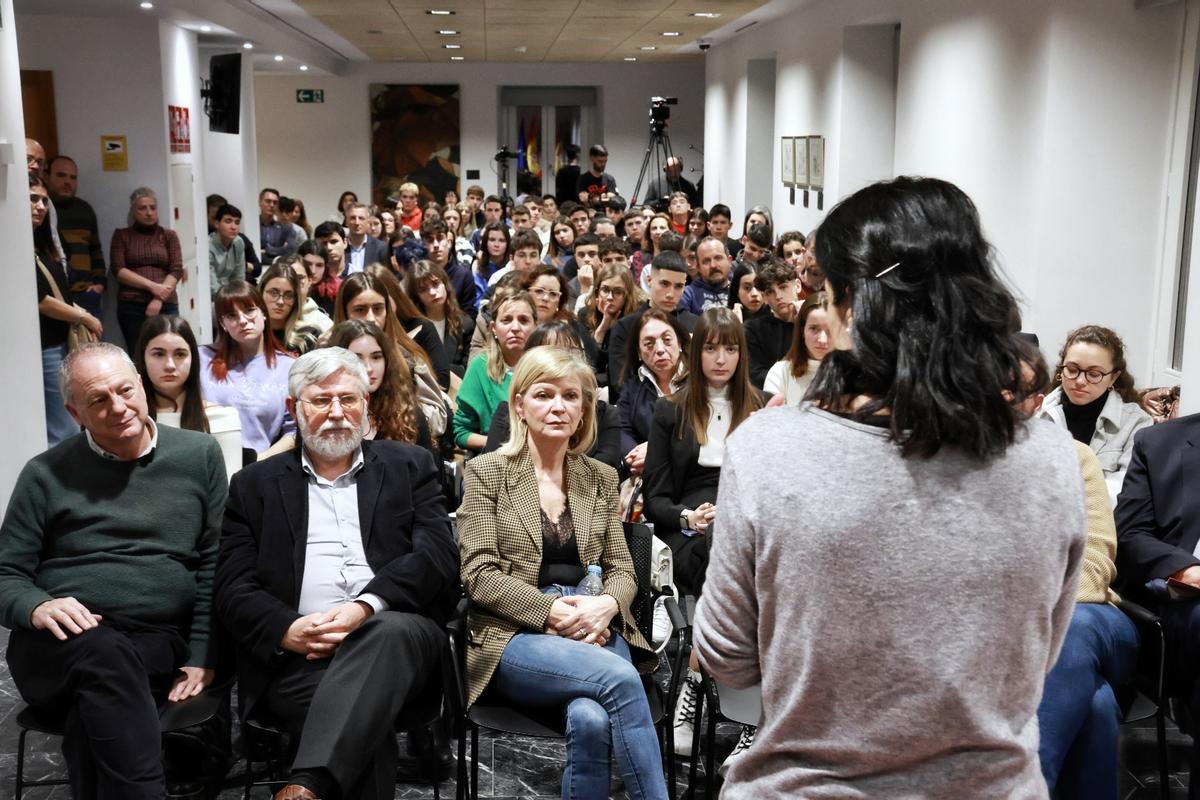 Un momento del encuentro en Vitoria.