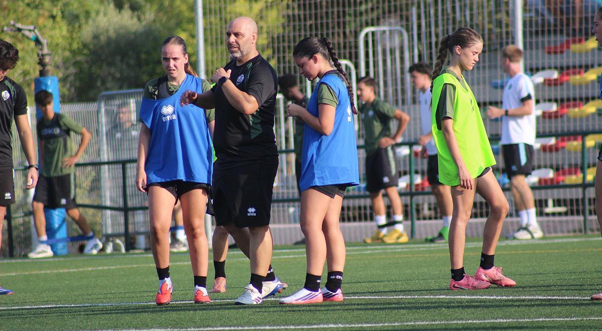 El Femenino A encara la temporada con la ilusión del ascenso.