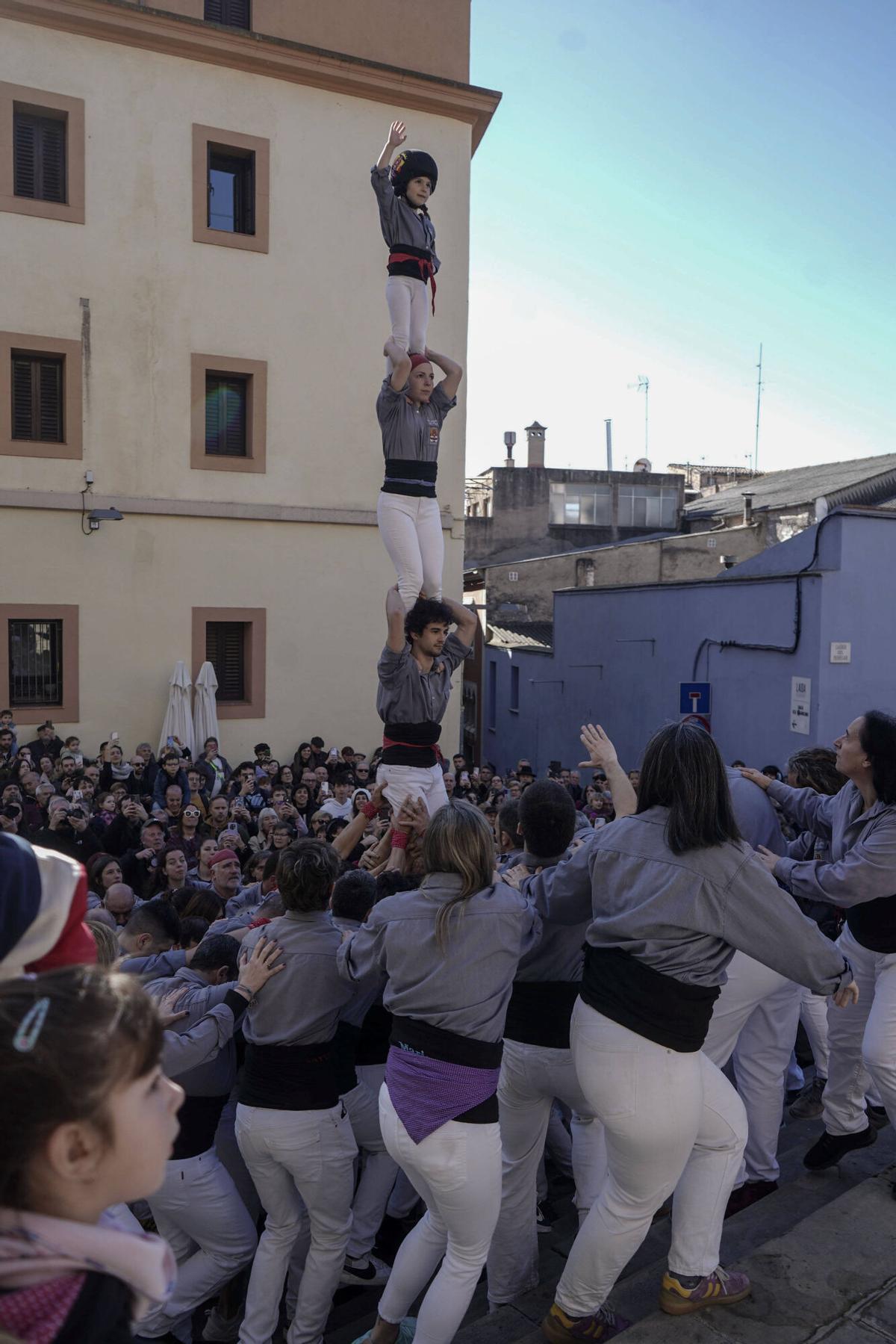 La pujada i baixada del pilar de quatre dels Tirallongues a Manresa