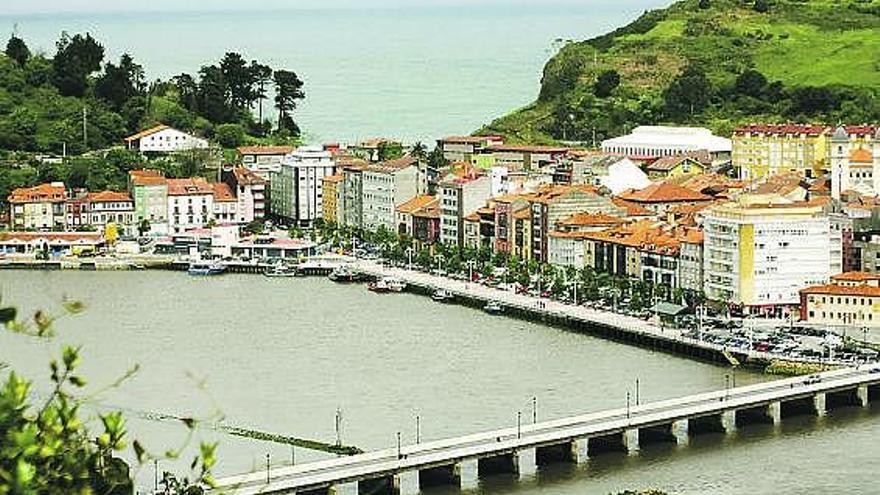 El puente sobre la ría del Sella, en Ribadesella.