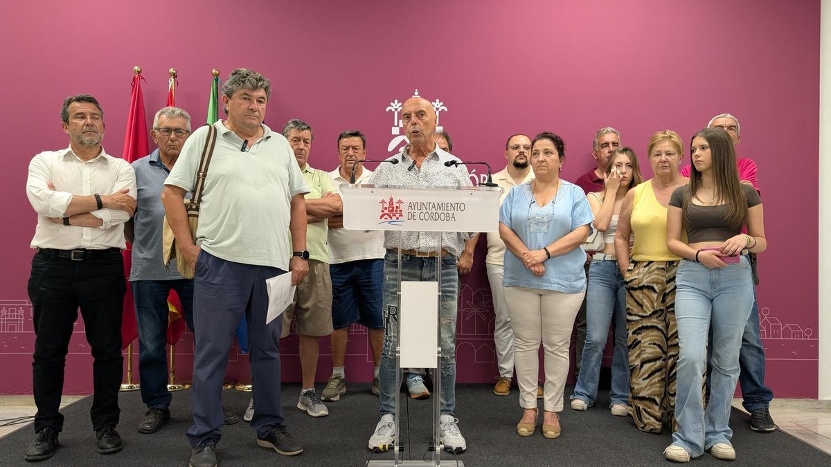 Hurtado, junto a representantes vecinales de Villarrubia.