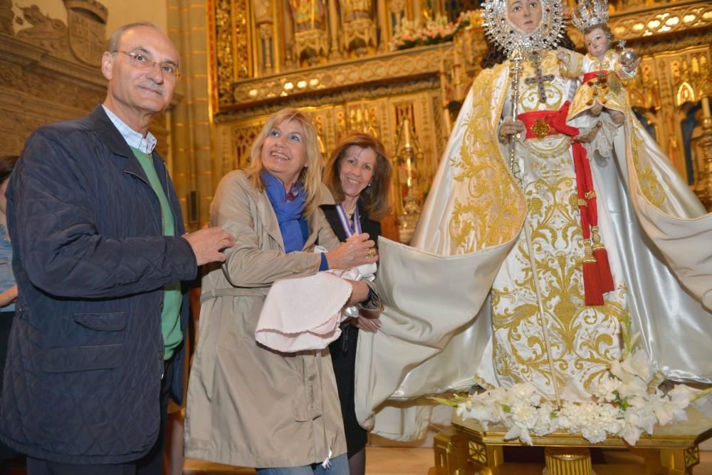 Los bebés, bajo el manto de la Fuensanta