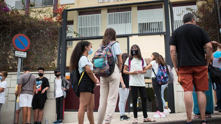 Anuncian movilizaciones en Canarias en defensa de los docentes interinos