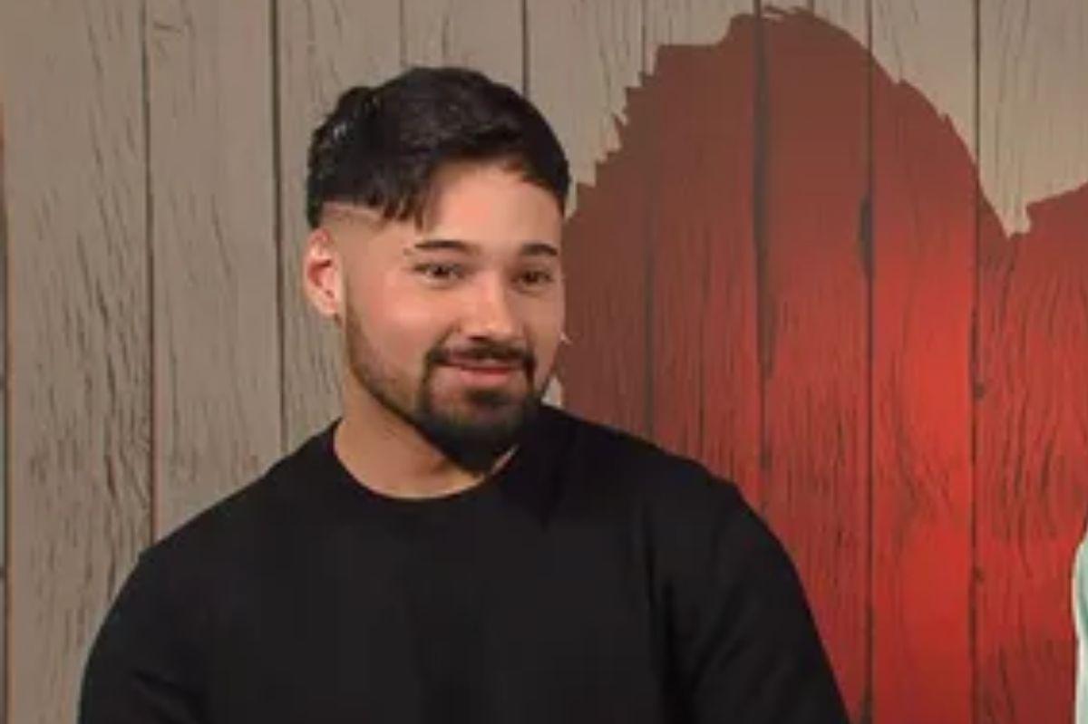 Un camarero de Málaga cuenta qué hace a los clientes en 'First Dates' y espanta a su cita Son faltas de respeto