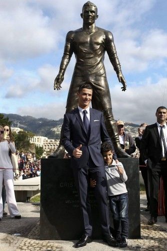 Cristiano Ronaldo Statue