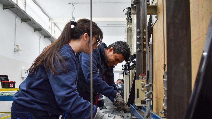 Alicante se convierte en centro de referencia y exportador de técnicos ascensoristas