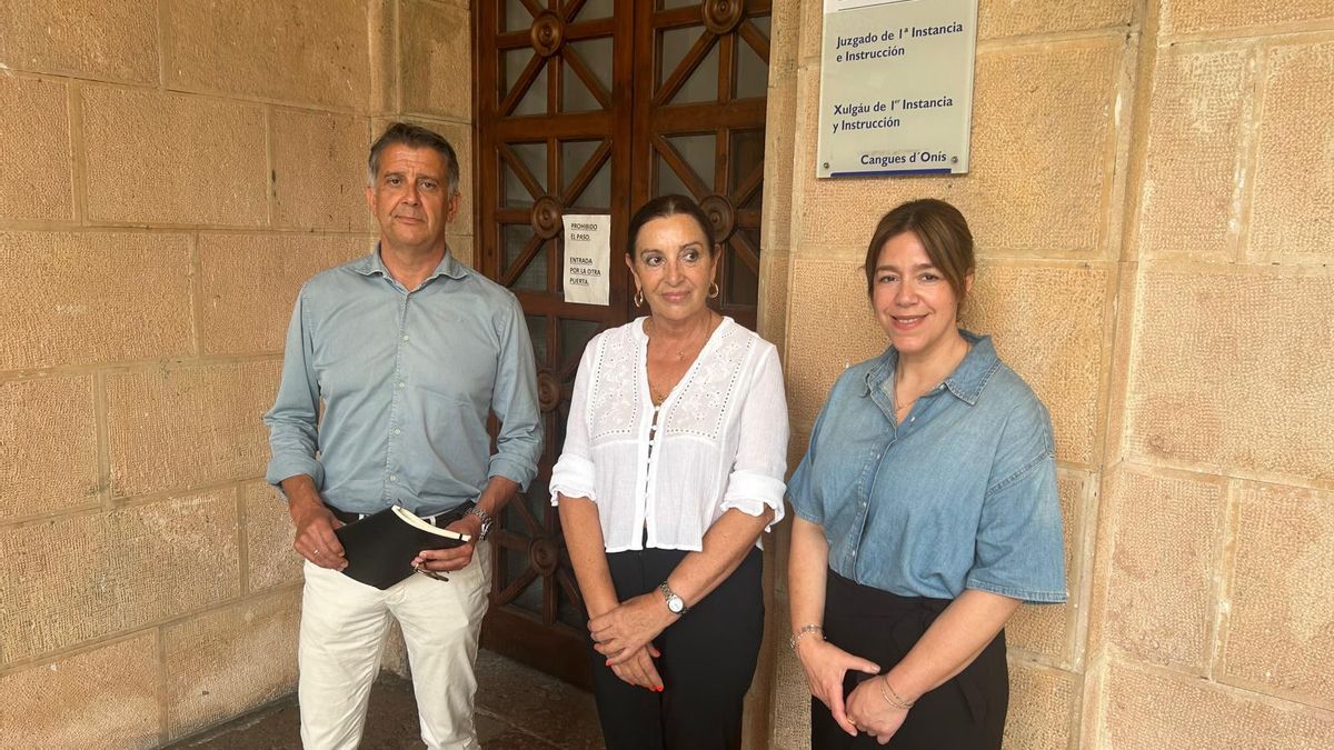 Por la izquierda, Manuel Cifuentes, Marifé Gómez y Mónica Gutiérrez.