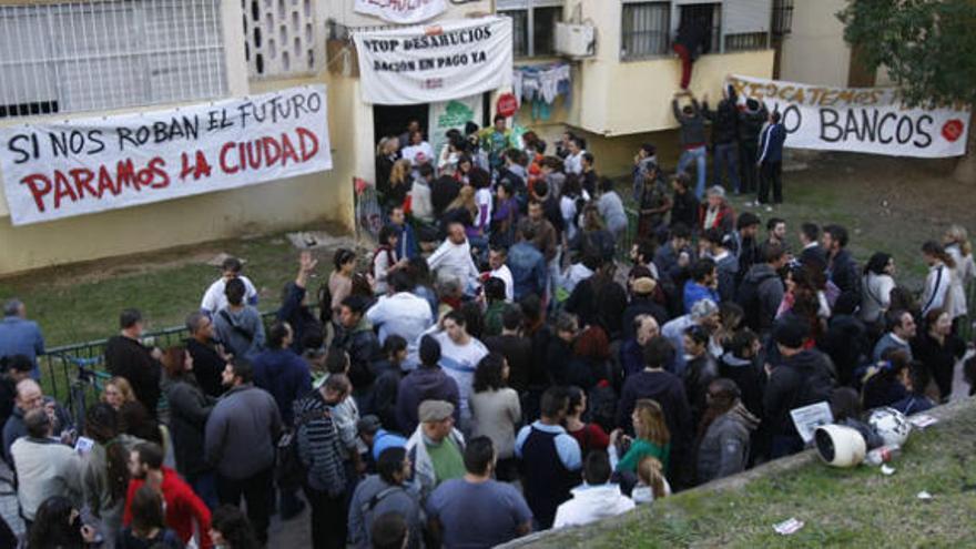 Protesta ciudadana en uno de los desahucios realizados en Málaga.