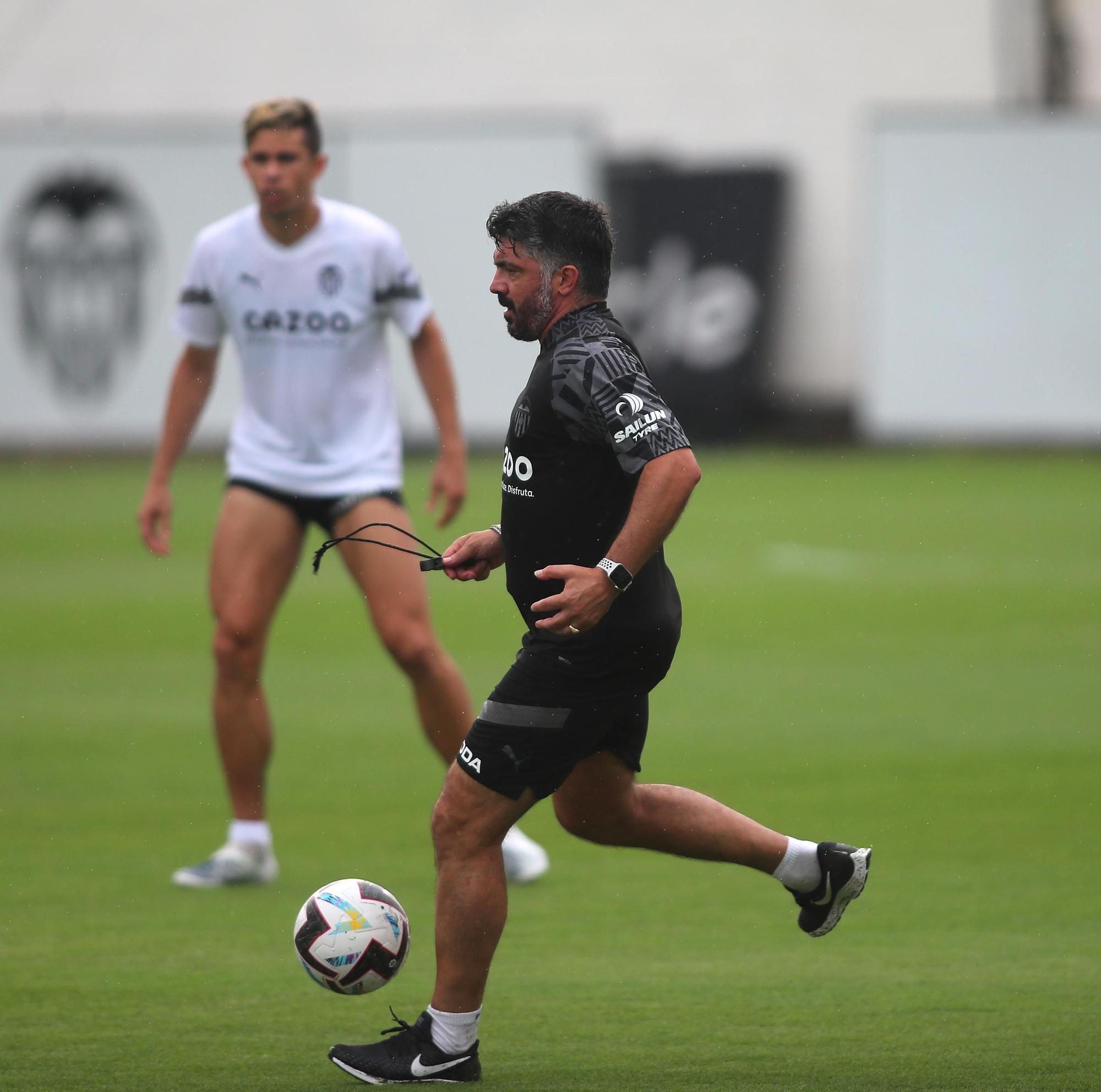 Las mejores imágenes del segundo entrenamiento del Valencia CF a puerta abierta en Paterna