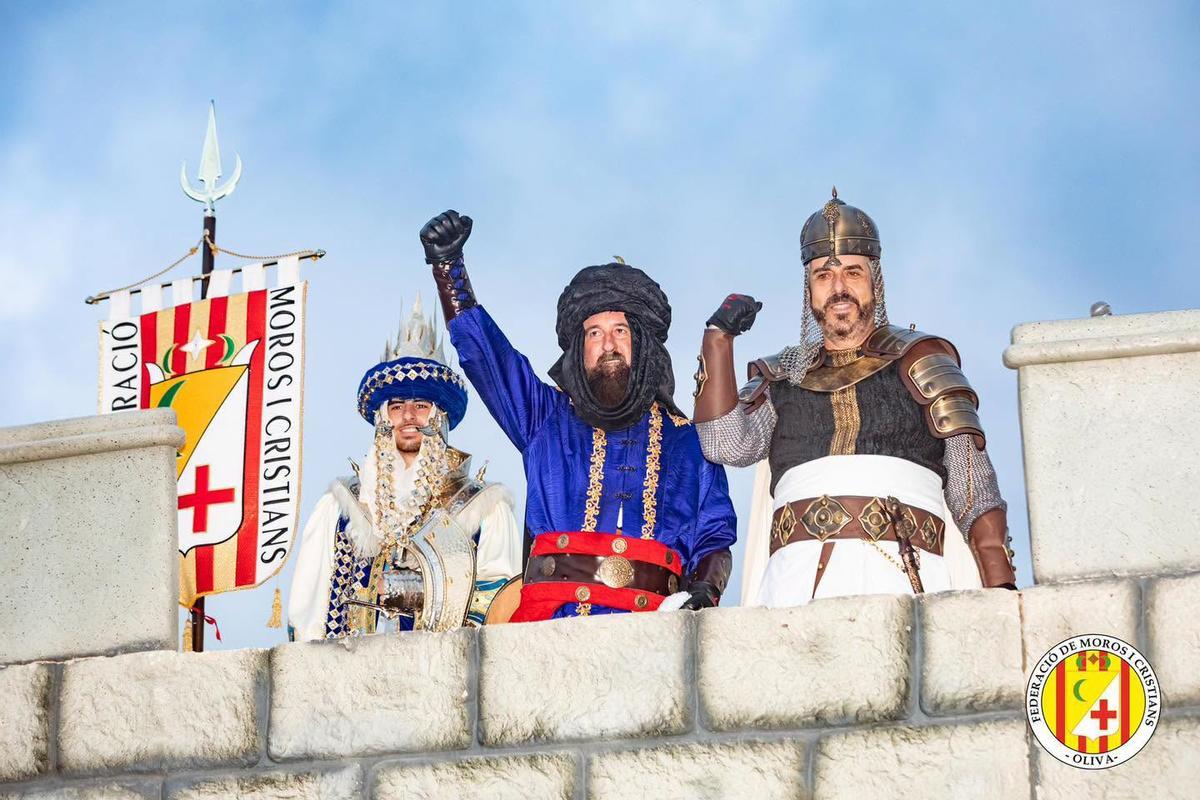 Oliva vive con la máxima pasión las fiestas de Moros i Cristians 2026: Vecinos y turistas disfrutan de la espectacularidad de los actos