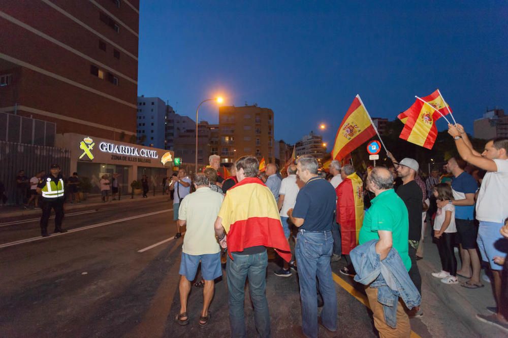 Concentración para apoyar a la Guardia Civil